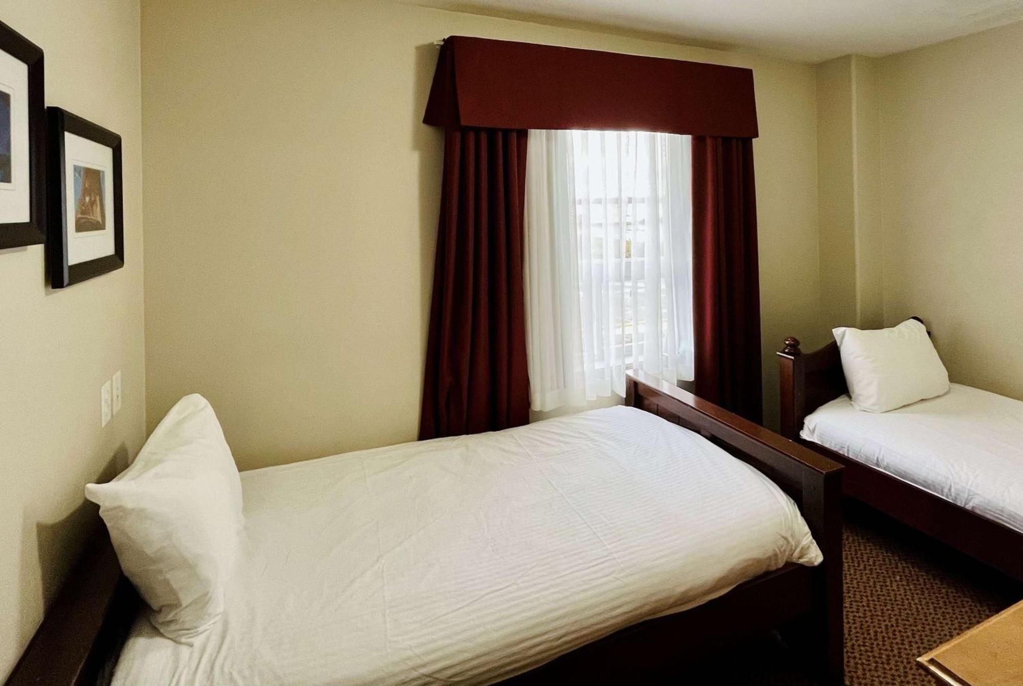 Super 8 By Wyndham Grande Prairie Exterior foto